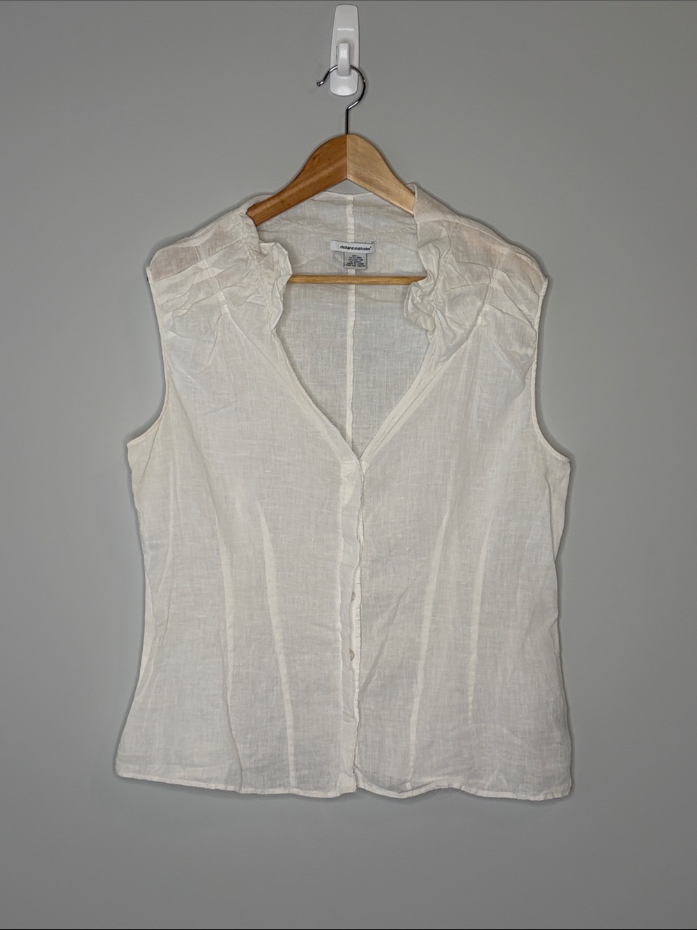 Richard Malcolm Sleeveless White Linen Button-Front Blouse Summer Light